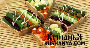 Полосатый бутерброд с овощами фото