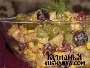 Салат с курицей и виноградом фото